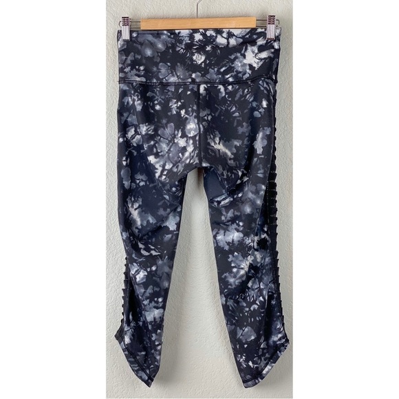 Lululemon Cropped Legging with Ruched Siding, size 6 - Picture 3 of 6